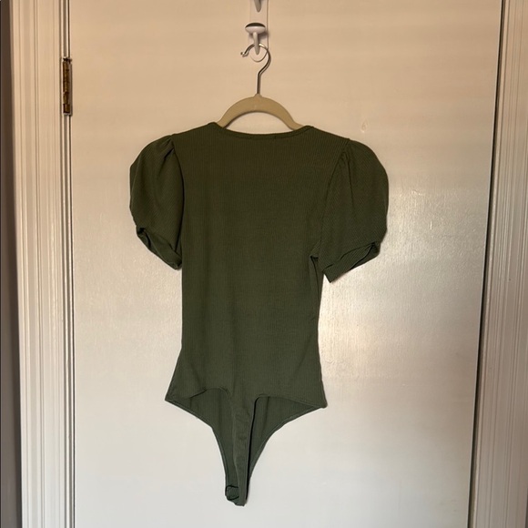 Altar’d state Olive Green Puff Sleeve Bodysuit- size small - Picture 2 of 3